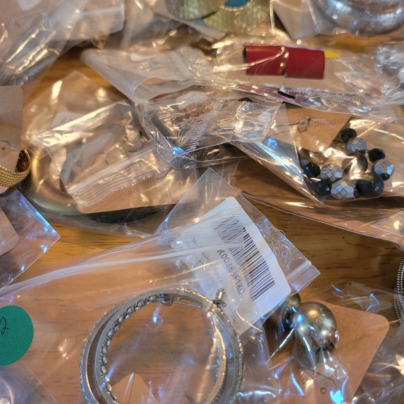 Earings - Picture 12 of 13